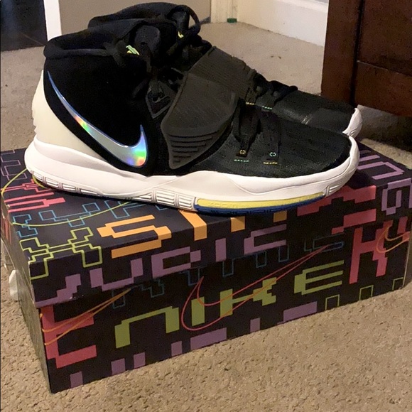 Kyrie 6 - Picture 1 of 3